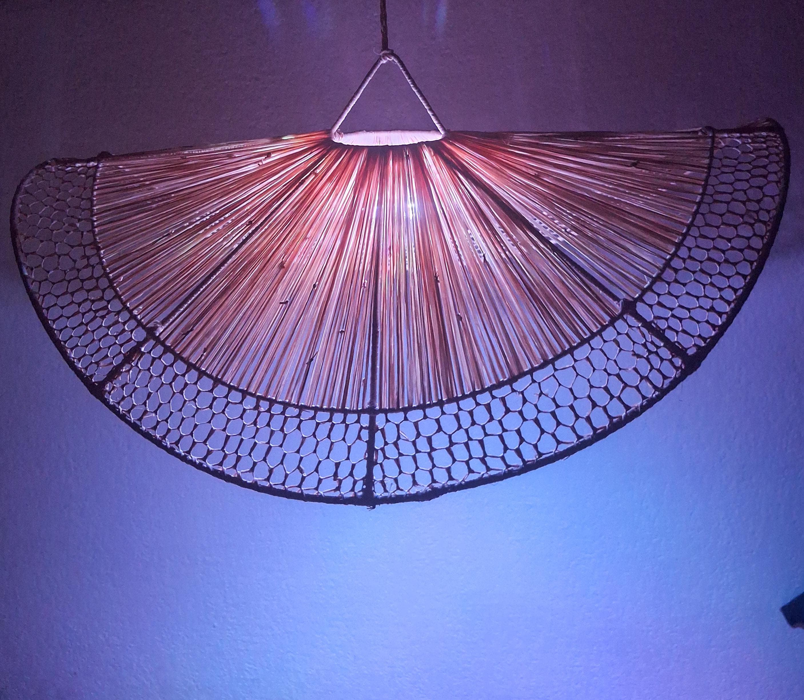 Suspension en raphia ajourée tressé à la main