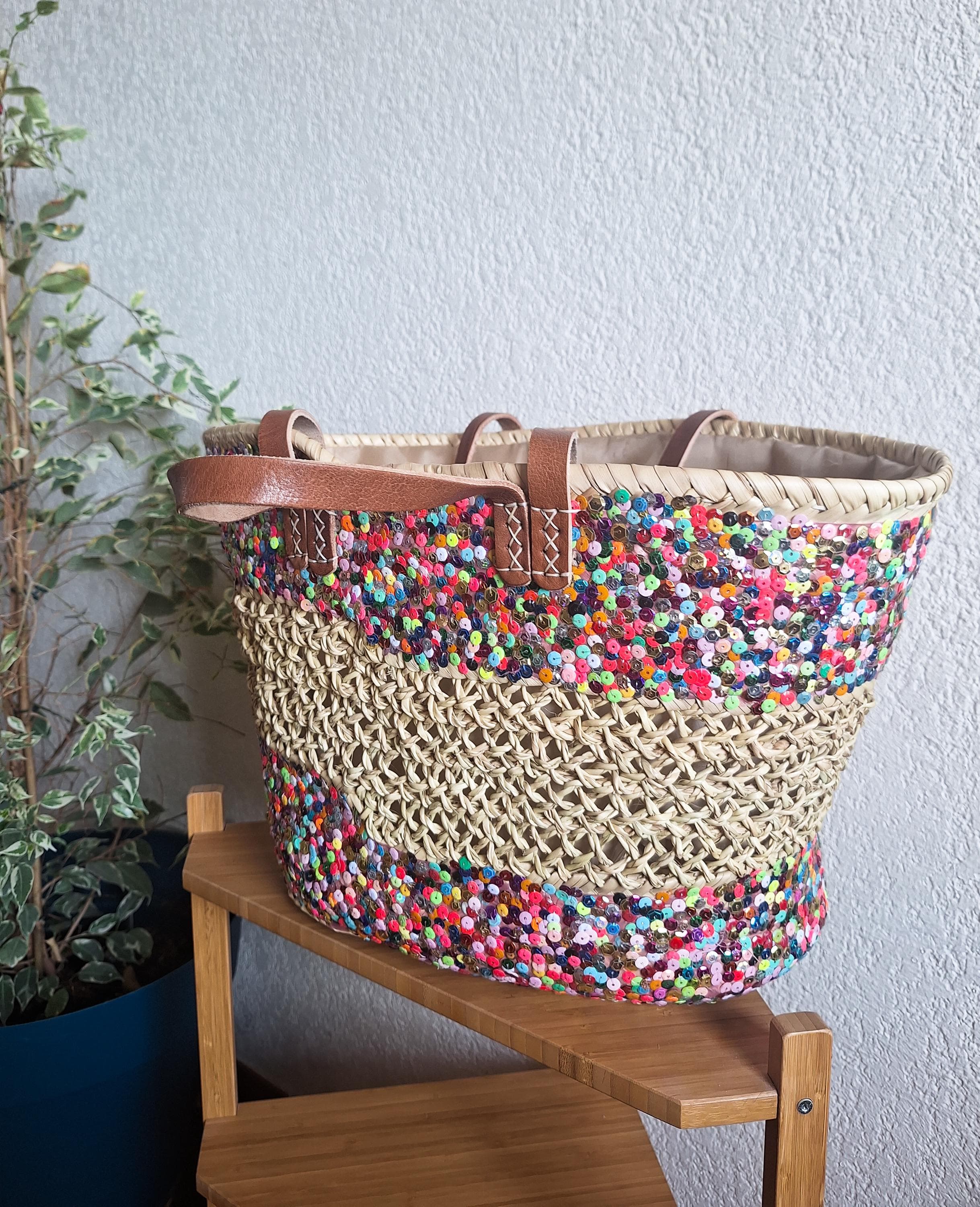 Sac cabas en paille brodée de sequins colorés