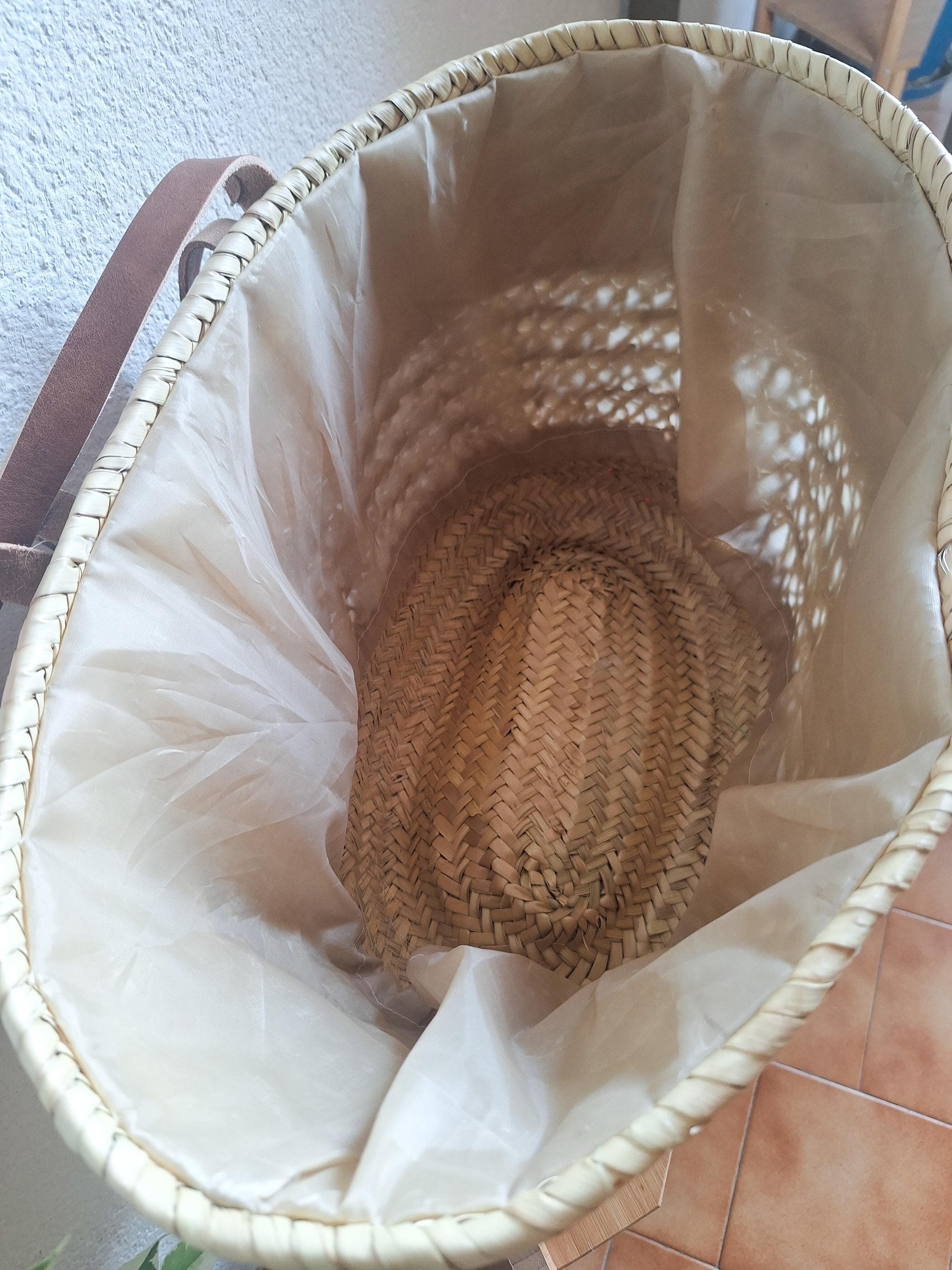 Sac cabas en paille brodée de sequins colorés