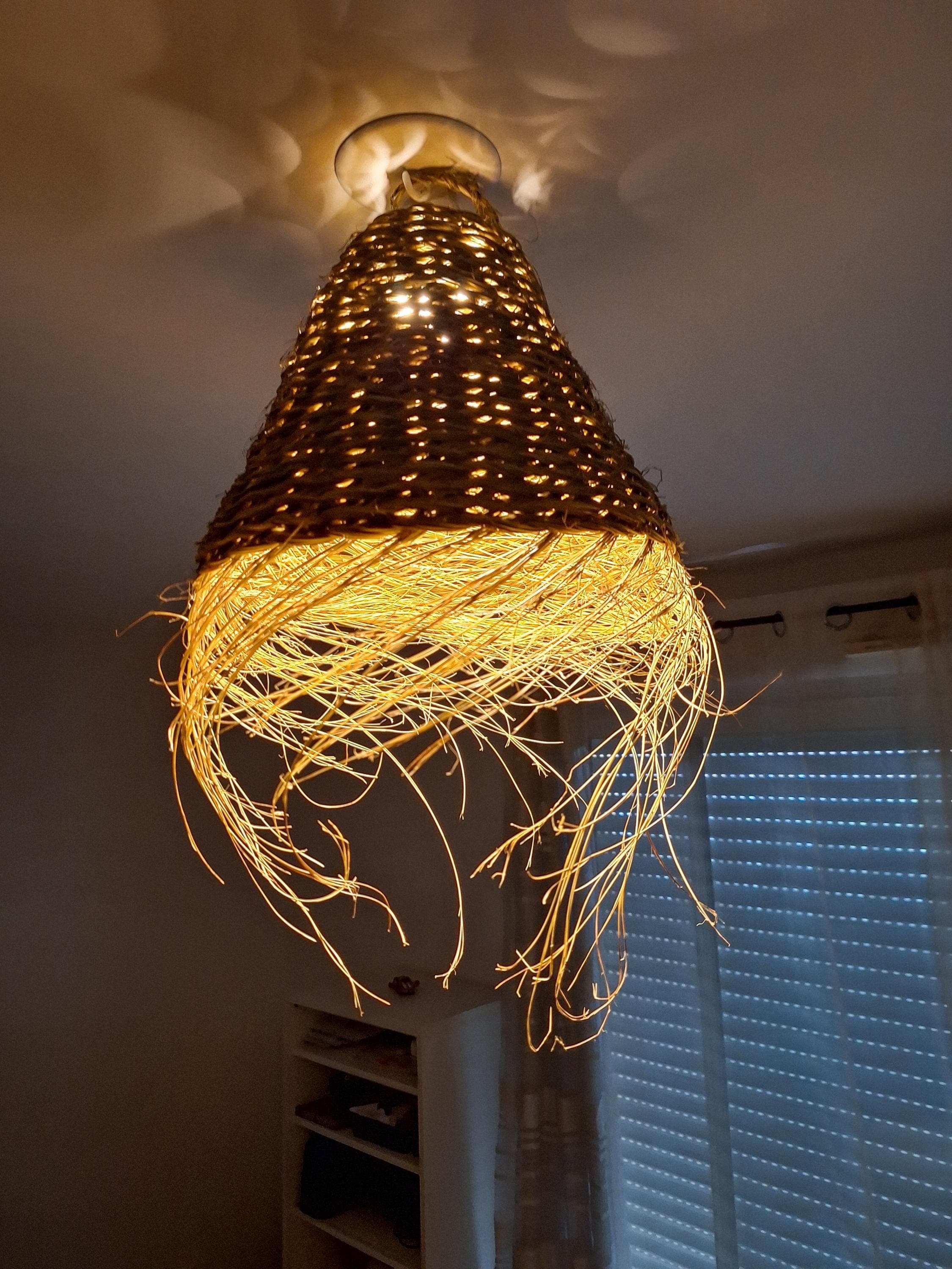 Conical pendant light in woven straw – Boho lighting for a warm atmosphere