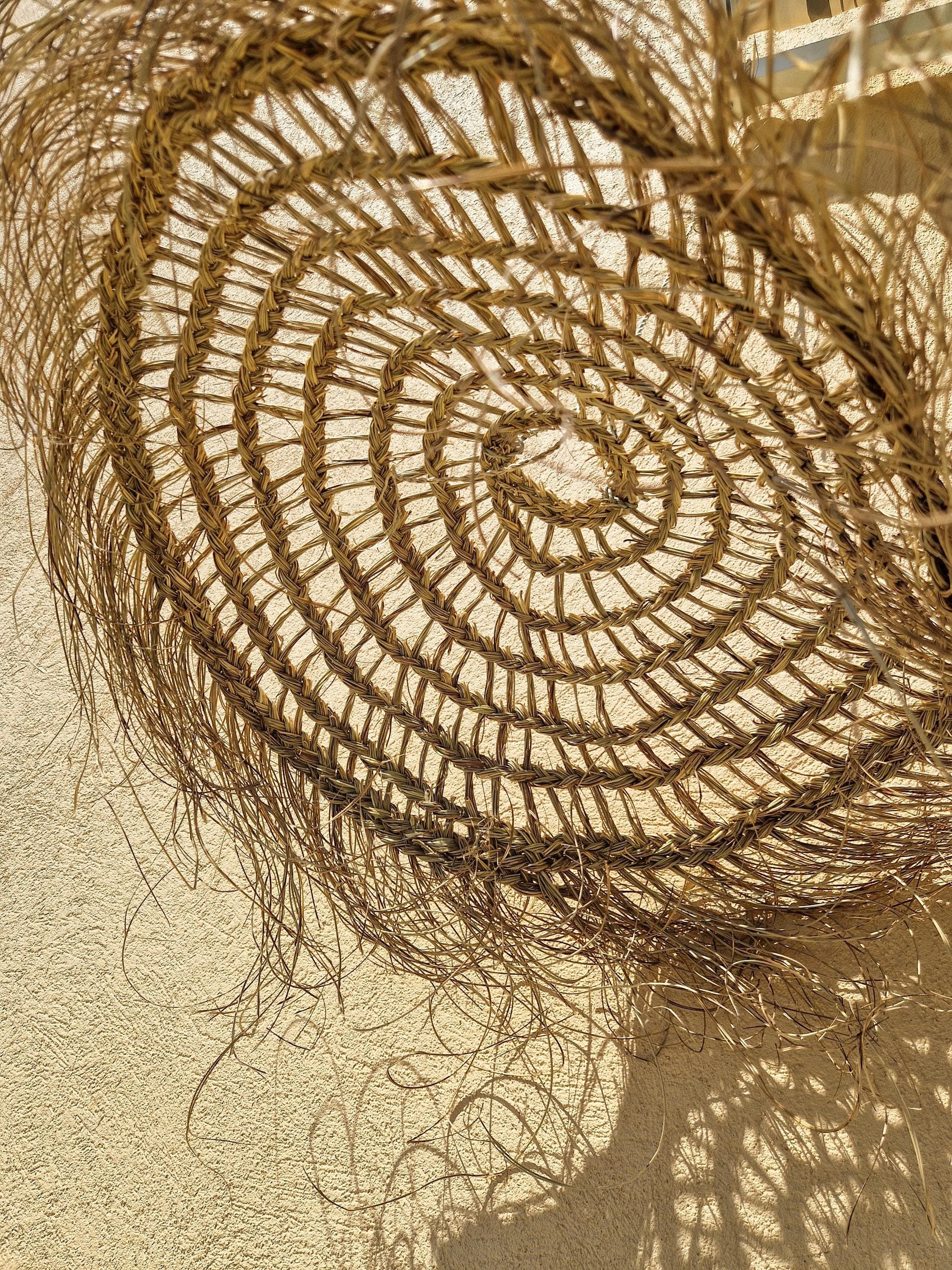 Suspension Parasol Ajourée en Fibre Naturelle - Luminaire Bohème Sculptural et Aérien