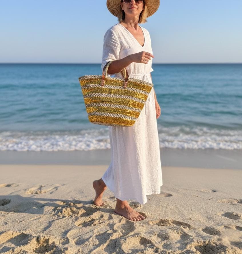 Sac cabas en paille brodée de sequins gris – Anses cuir et fermeture filet – Artisanat marocain chic et bohème