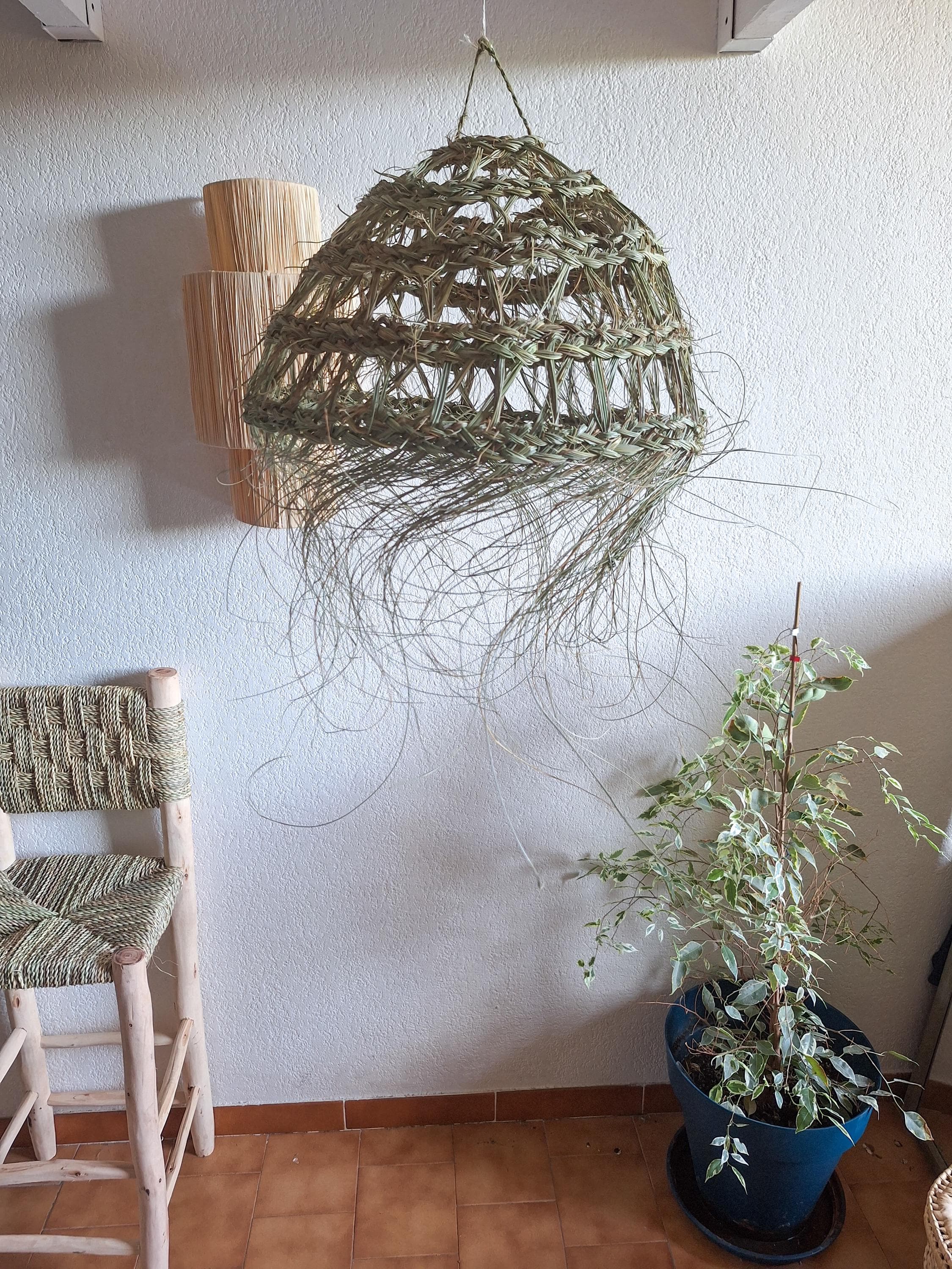 Openwork woven straw ball pendant light – Boho lampshade for a natural and warm atmosphere