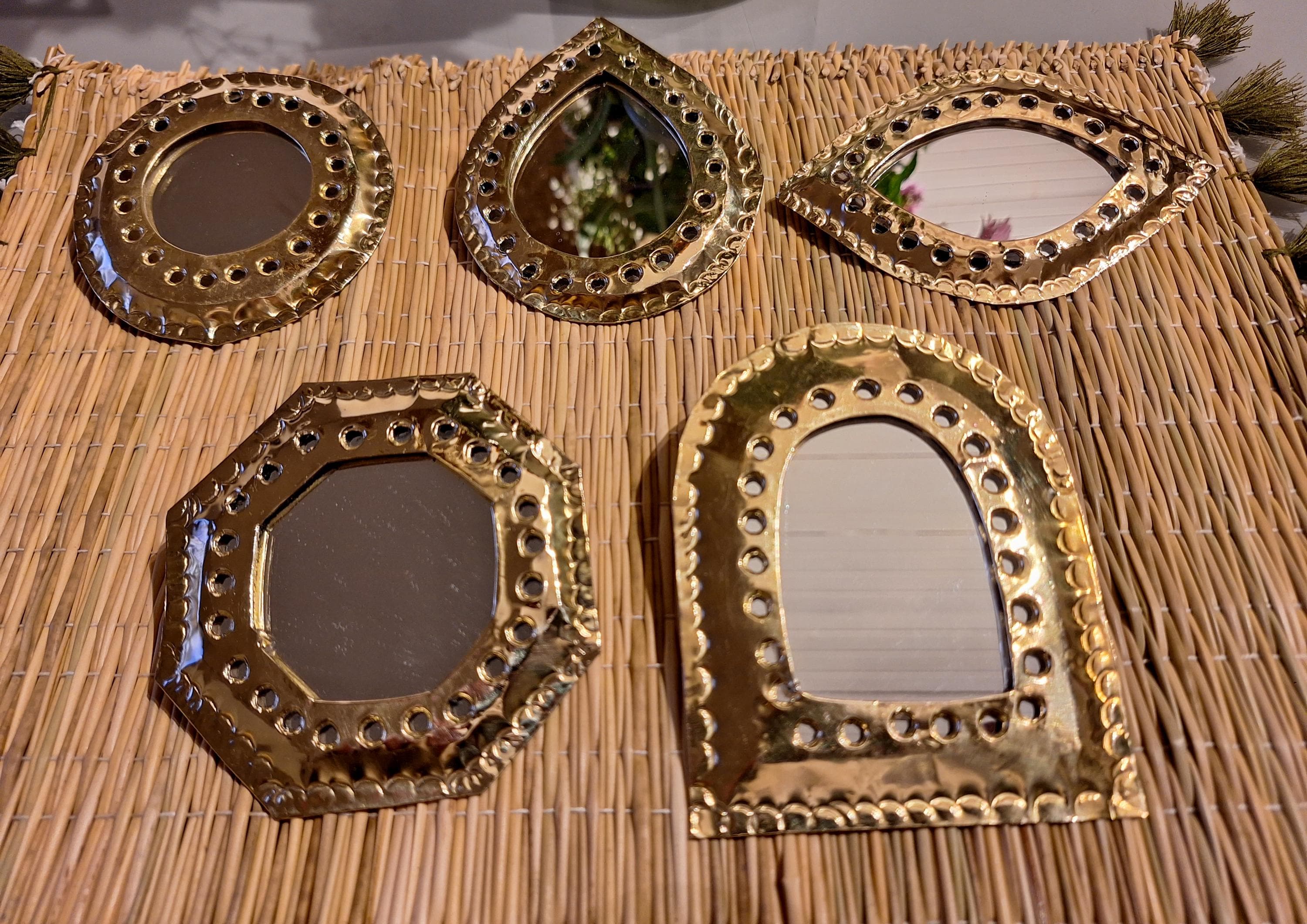 Lot de petits miroirs artisanaux marocains dorés