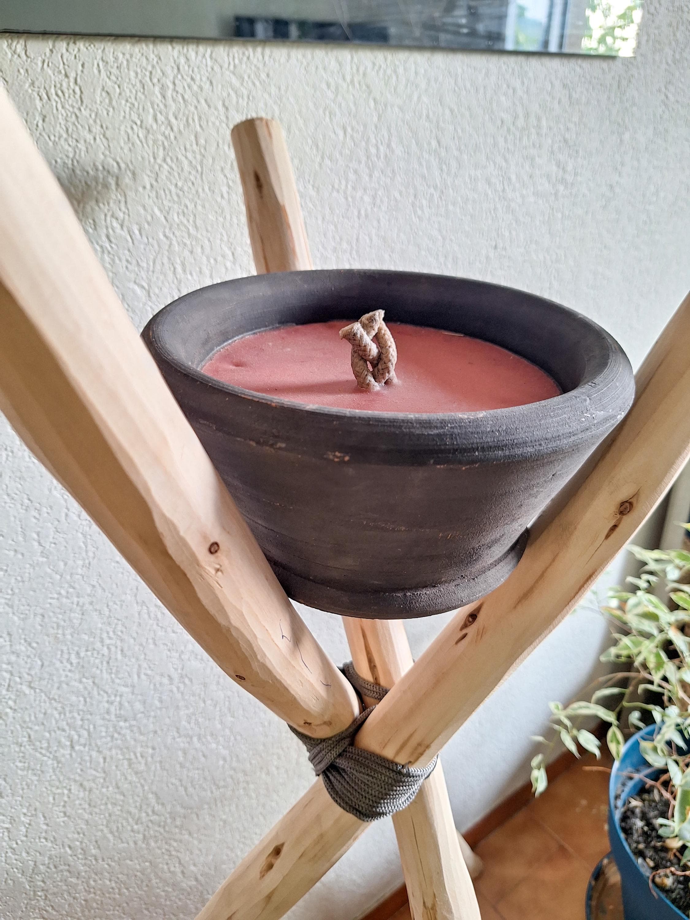 Trépied en Bois Brut avec Bougie Artisanale