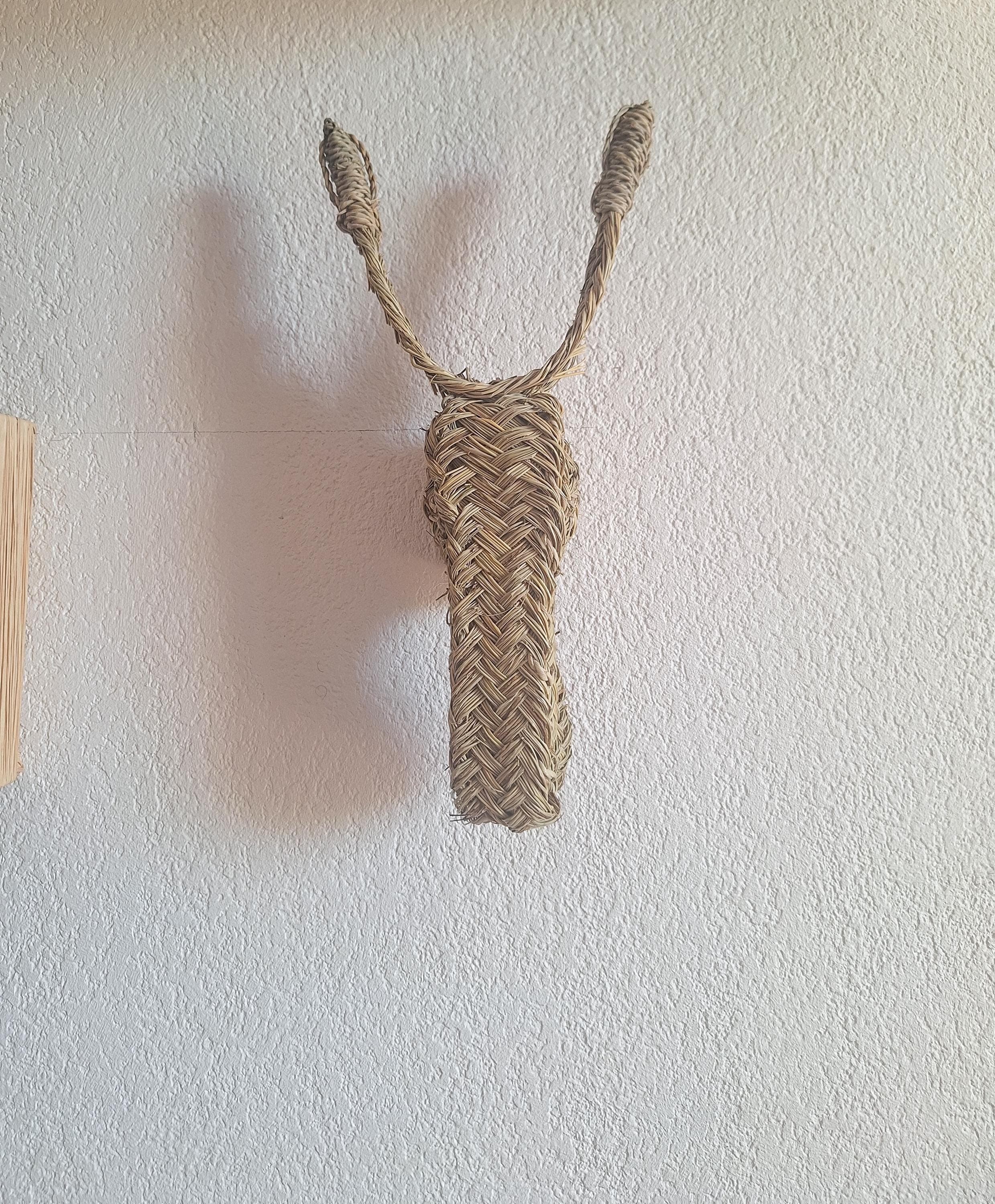 Trophée Mural Tête d'Âne en Paille Tressée - Décoration Murale Bohème Artisanale - Sculpture Animale Naturelle