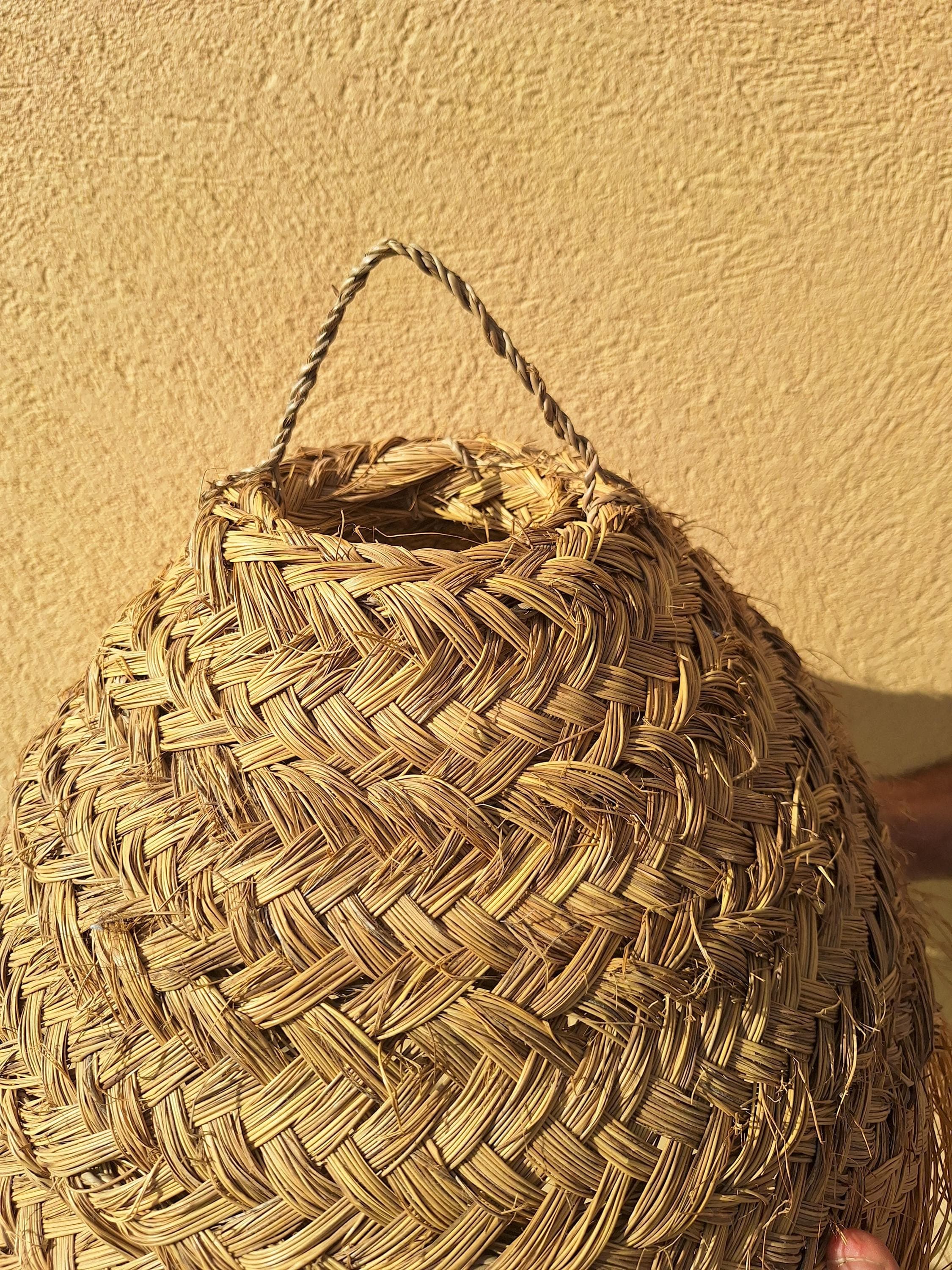 Suspension boule en paille tressée