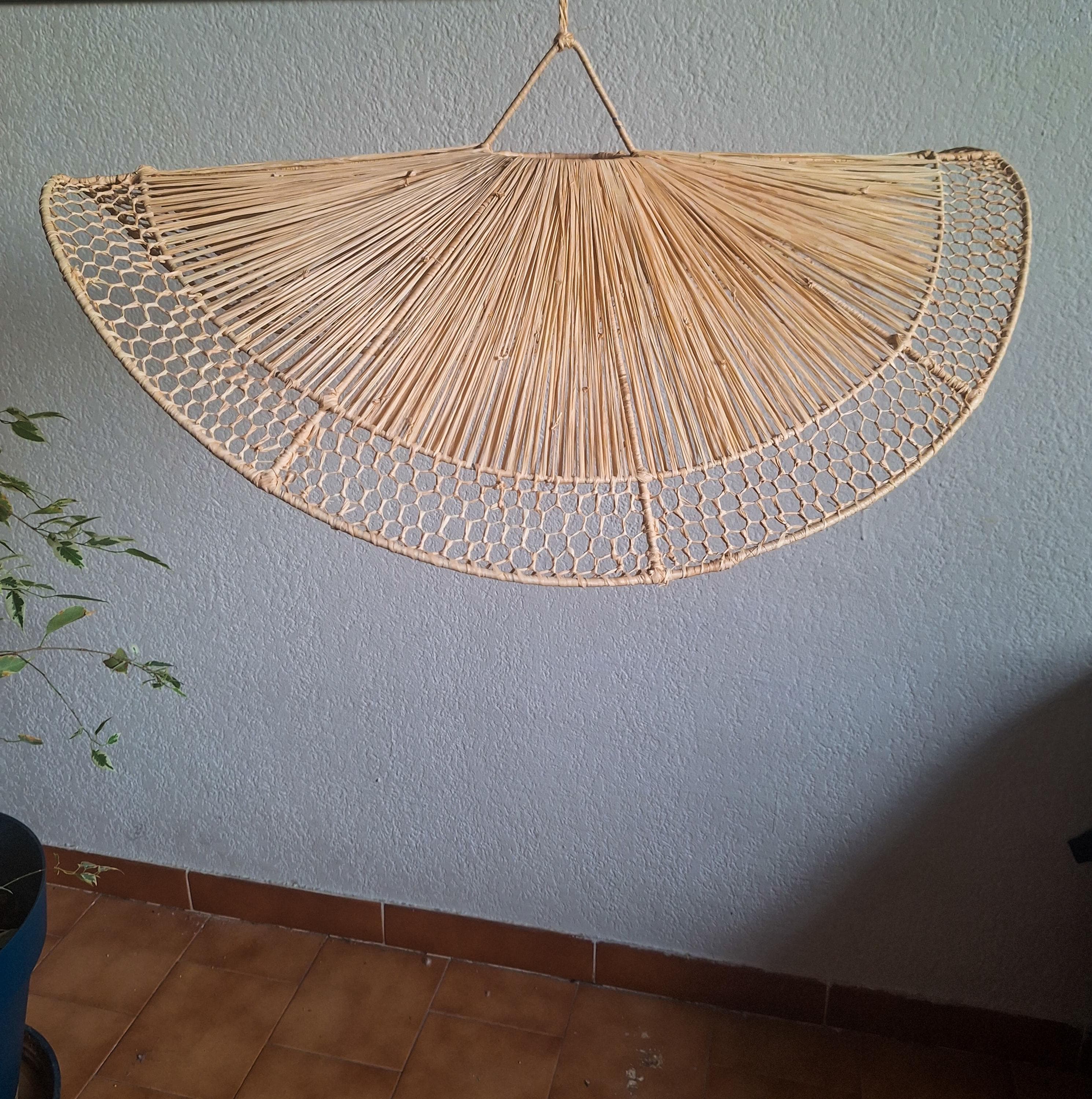Suspension en raphia ajourée tressé à la main
