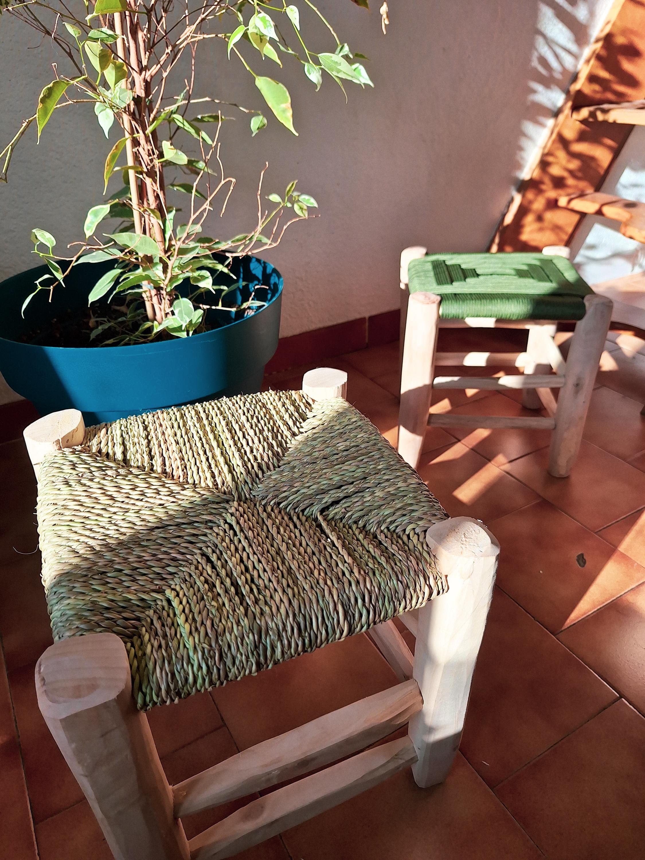 Tabouret Marocain Artisanal en Bois d'Eucalyptus
