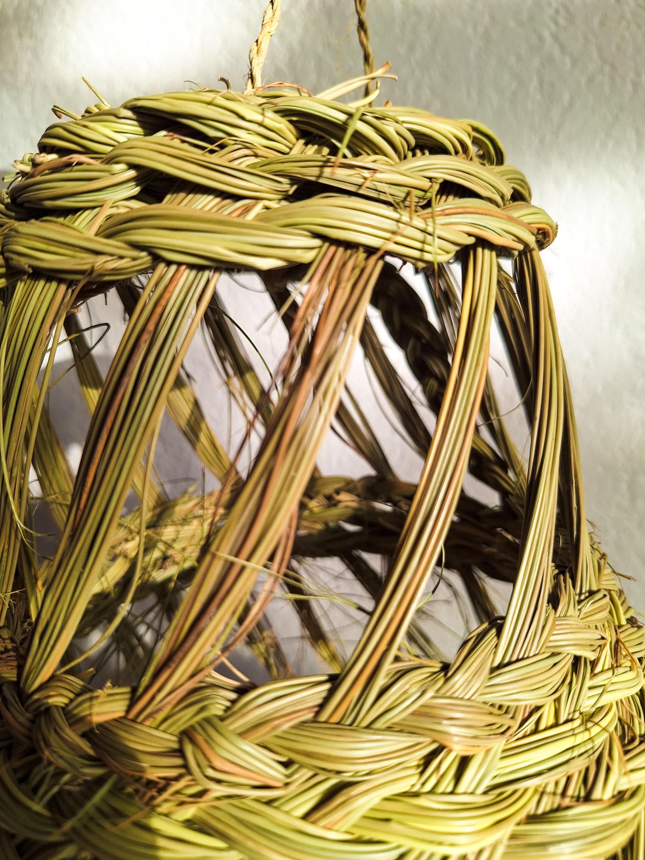 Suspension conique ajourée en paille