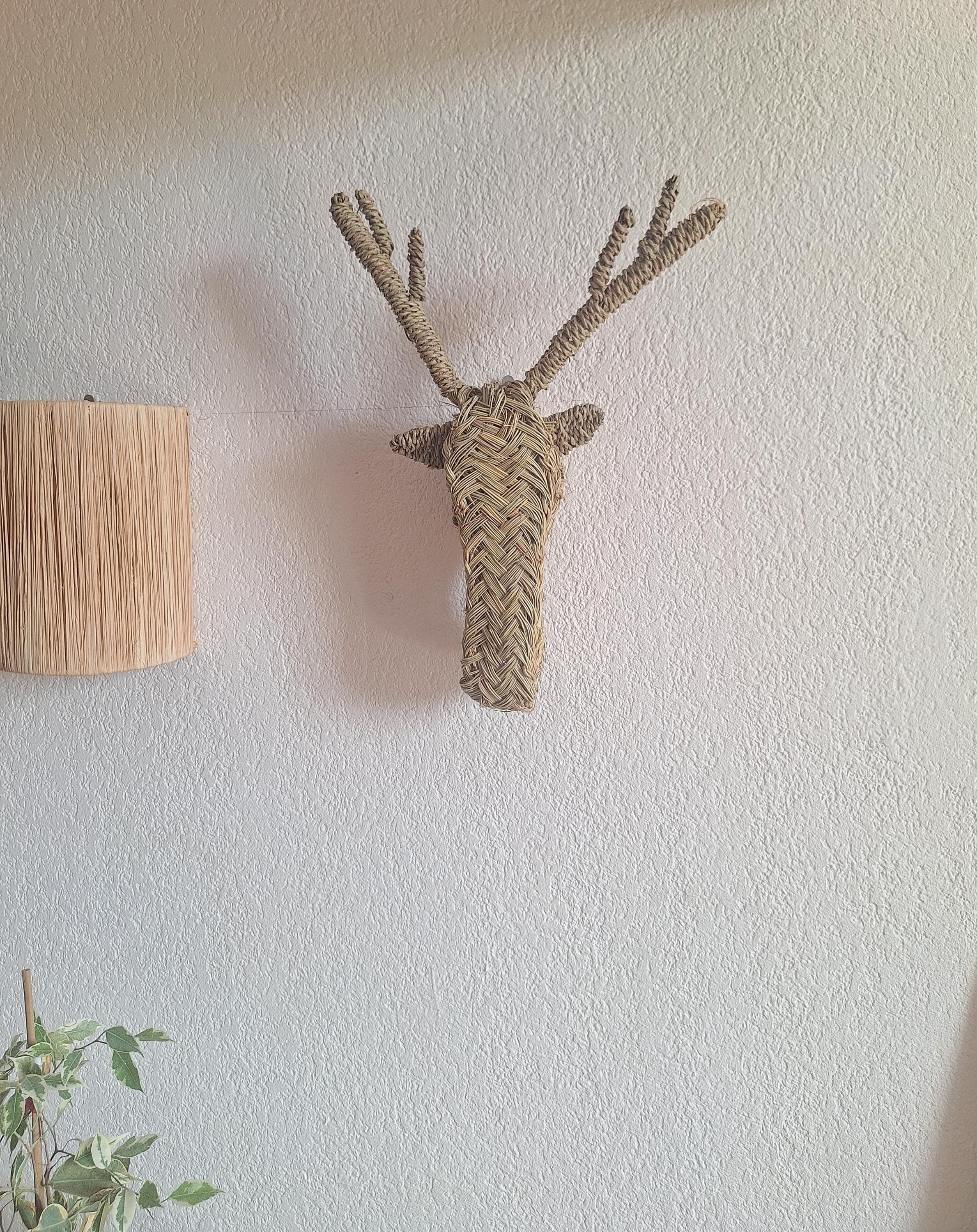 Trophée mural tête de renne en paille tressée – Déco bohème et artisanale