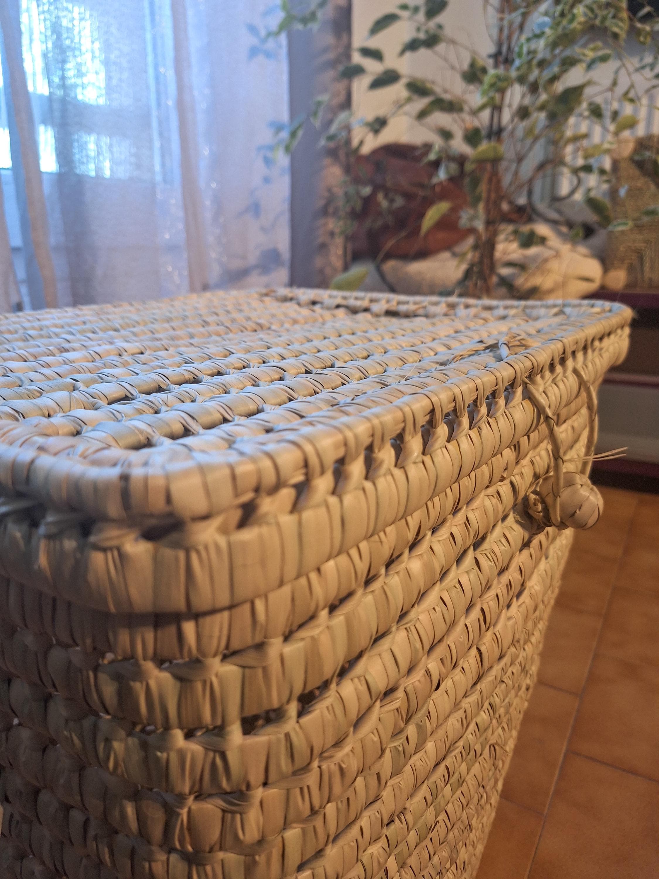 Woven Palm Leaf Laundry Basket - Large Storage Basket with Lid, Boho Style Handmade
